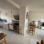 Du Bonheur - Au Cœur Des Volcans D'auvergne Sur La Route Du Sud Appartement