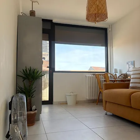Apartment Du Bonheur - Au Coeur Des Volcans D'auvergne Sur La Route Du Sud
